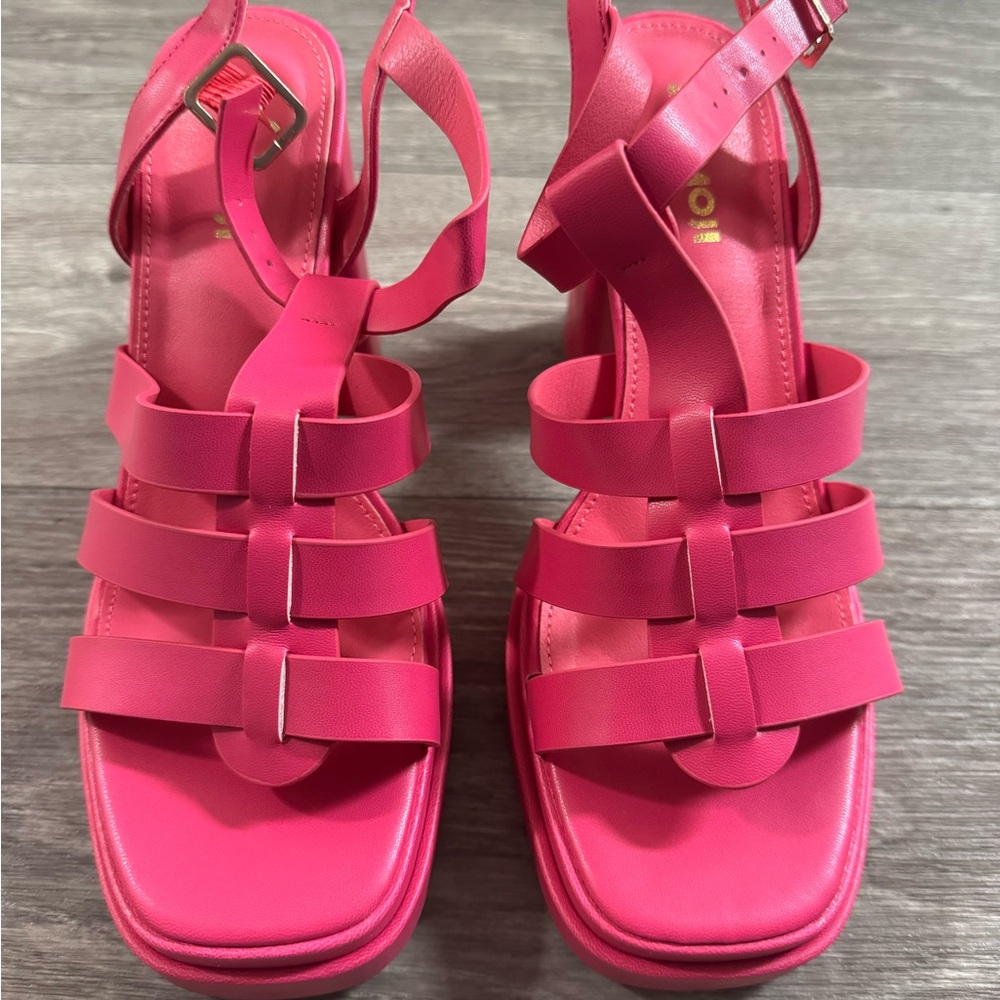Elegant Pink Strappy Sandals